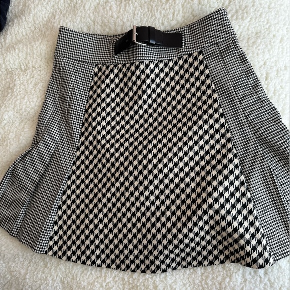 Zara Pleated Checked Mini Skirt - Picture 1 of 3